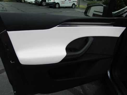 Used 2022 Tesla Model X Plaid image 14