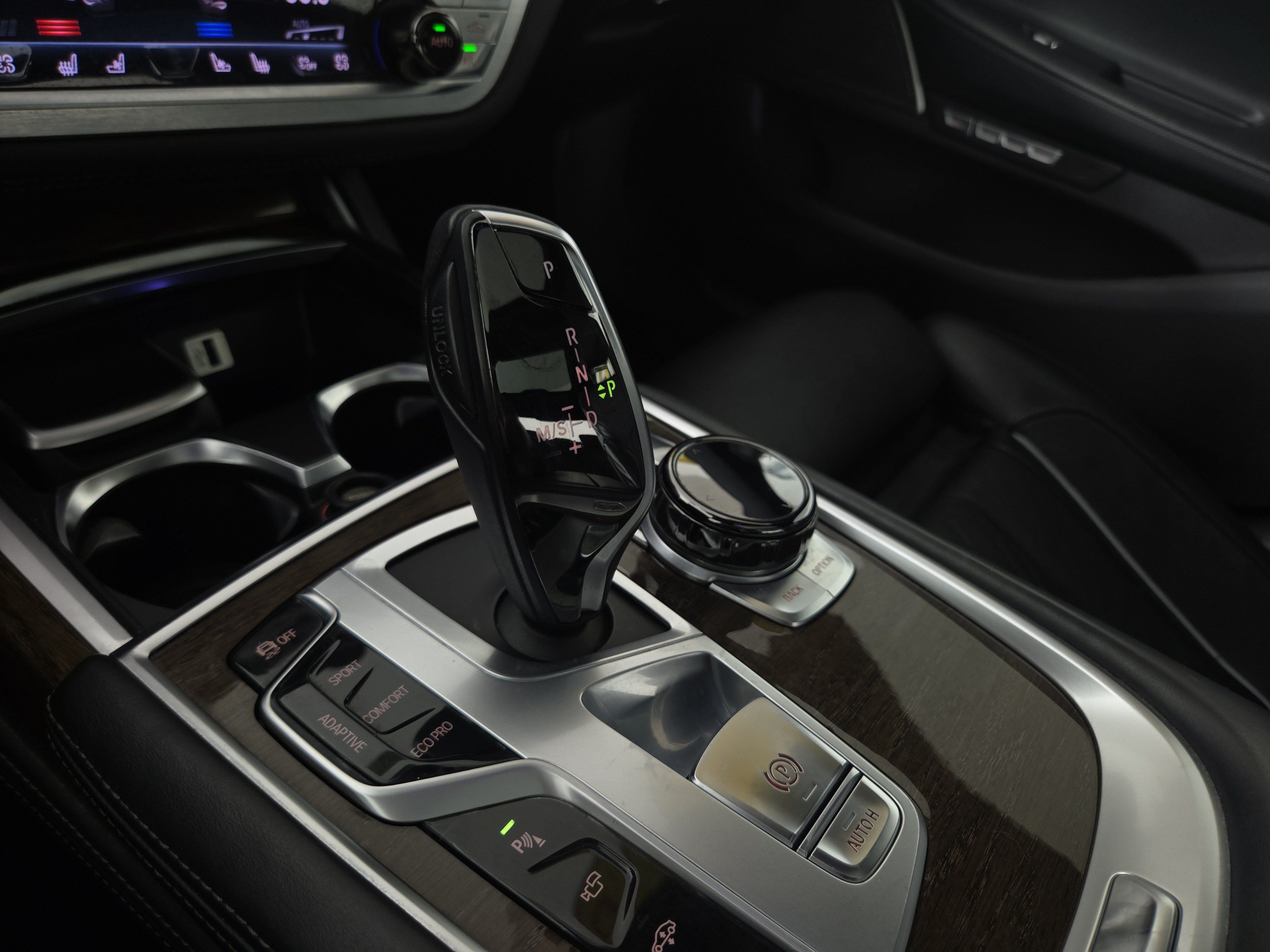 Used 2018 BMW 750i xDrive AWD/4WD image 24