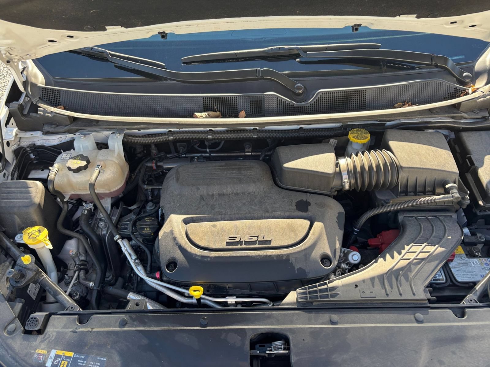 Used 2025 Chrysler Pacifica Limited FWD image 36