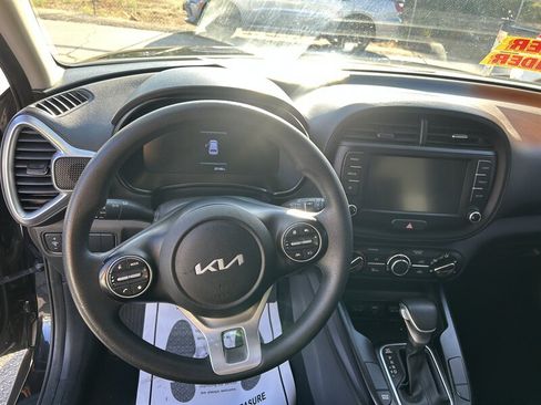 Used 2023 Kia Soul LX FWD image 12