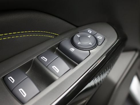 Used 2024 Chevrolet Trax LT w/ Sunroof Package FWD image 16