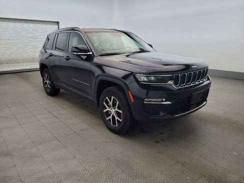 Used 2023 Jeep Grand Cherokee Limited w/ Luxury Tech Group II image 13