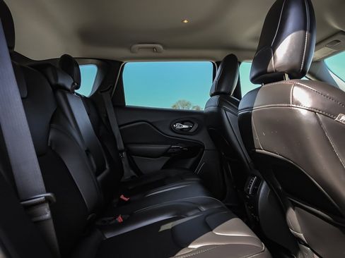 Used 2020 Jeep Cherokee Latitude Plus image 27