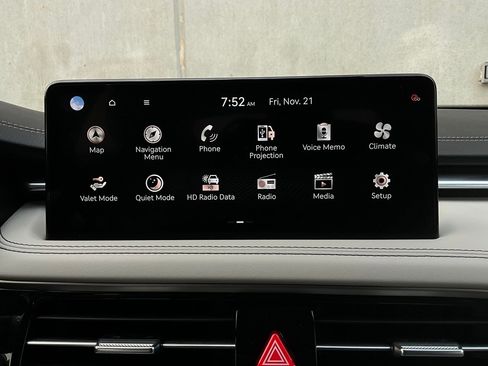 Used 2025 Genesis G70 2.5T image 30