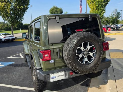 Used 2021 Jeep Wrangler Unlimited Sahara AWD/4WD image 3