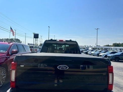 Used 2020 Ford F250 Lariat w/ Lariat Ultimate Package AWD/4WD image 29