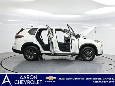 Used 2024 Nissan Rogue S image 3