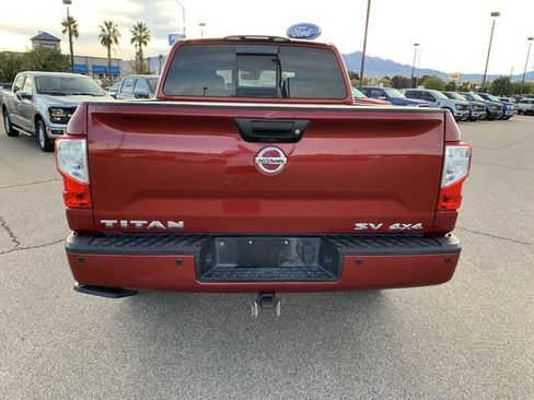 Used 2019 Nissan Titan SV w/ SV Convenience Package image 8
