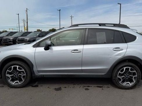 Used 2017 Subaru Crosstrek 2.0i Premium w/ Moonroof Package AWD/4WD image 6