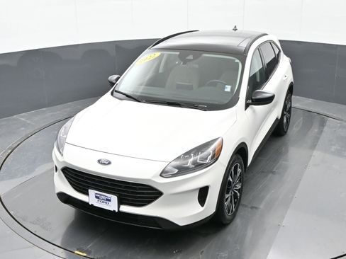 Used 2022 Ford Escape SE w/ SE Sport Appearance Package image 43