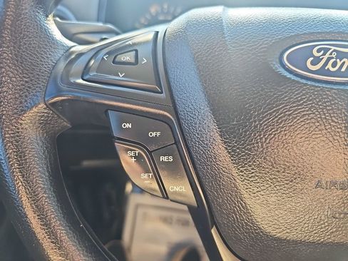 Used 2018 Ford Edge SE image 23