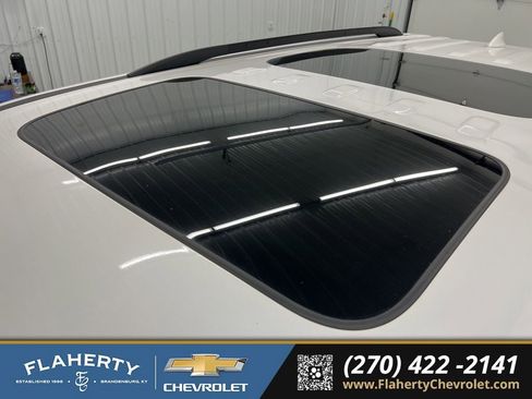 Used 2023 Chevrolet Traverse LT w/ LT Premium Package image 36