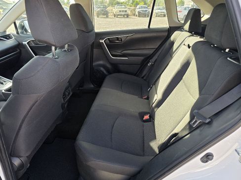 Used 2019 Toyota RAV4 LE w/ Carpet Mat Package AWD/4WD image 10