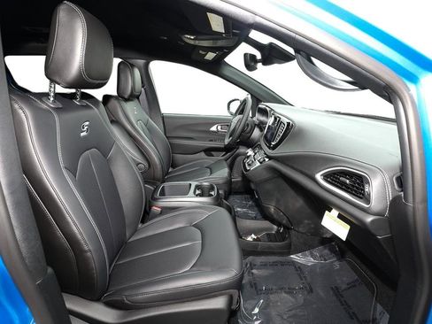 New 2026 Chrysler Pacifica Select AWD/4WD image 19