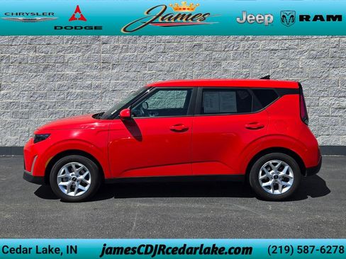 Used 2025 Kia Soul LX w/ LX Technology Package FWD image 2