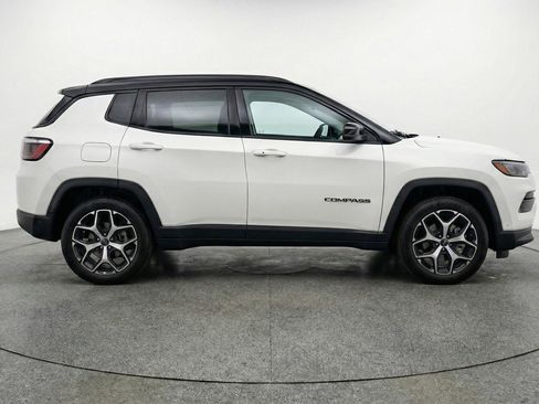 Used 2025 Jeep Compass Limited image 11