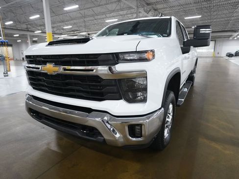 Used 2025 Chevrolet Silverado 2500 LT w/ Convenience Package image 12