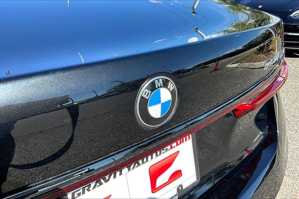 Used 2021 BMW 750i xDrive w/ Executive Package AWD/4WD image 24