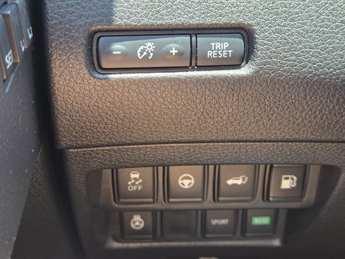 Used 2019 Nissan Rogue SL FWD image 16