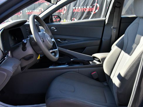 Used 2024 Hyundai Elantra SE FWD image 16