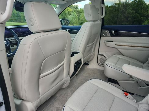 Used 2026 Buick Enclave Avenir w/ Super Cruise Package AWD/4WD image 12
