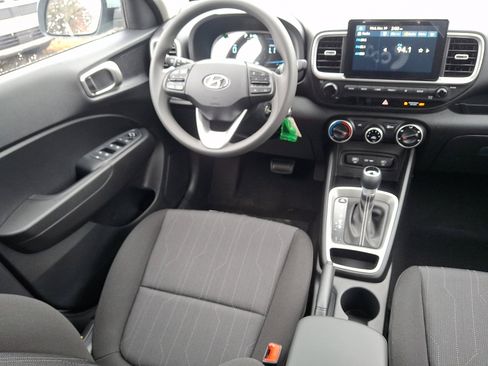 New 2026 Hyundai Venue SE image 9