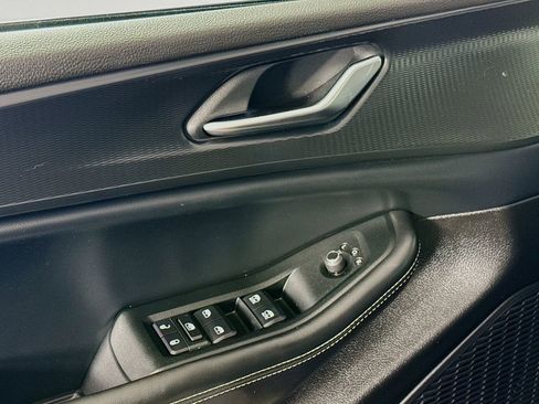 Used 2024 Jeep Grand Cherokee L Laredo image 20