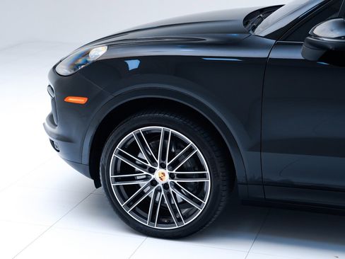 Used 2021 Porsche Cayenne S image 11