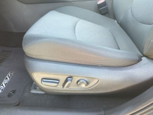 Used 2021 Toyota RAV4 XLE FWD image 12