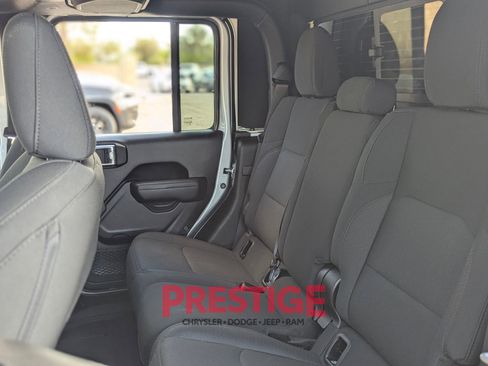 Used 2023 Jeep Gladiator Sport AWD/4WD image 37