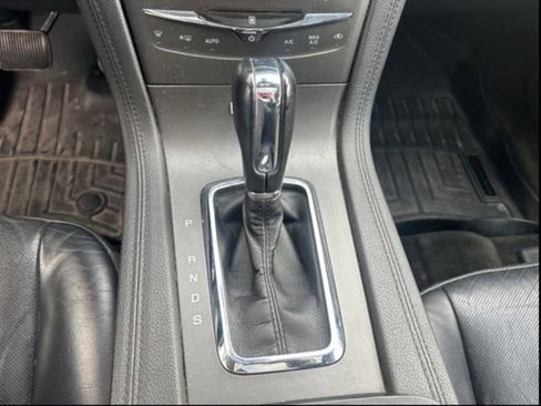 Used 2018 Lincoln MKT AWD image 9