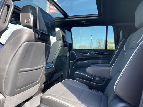 Certified 2023 Cadillac Escalade ESV Sport w/ LPO, ONYX Package image 4