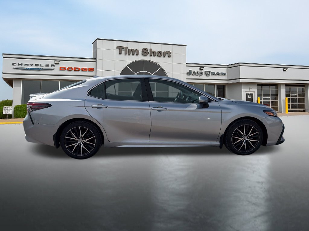 Used 2024 Toyota Camry SE FWD image 4