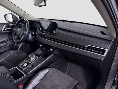 Used 2022 Mitsubishi Outlander SE image 29