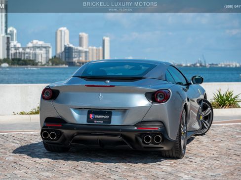 Used 2019 Ferrari Portofino image 11