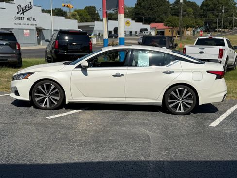 Used 2020 Nissan Altima 2.0 Platinum FWD image 7