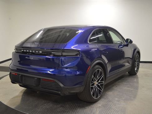 Certified 2024 Porsche Macan 4 Electric AWD/4WD image 7