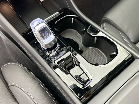 New 2025 Volvo XC40 B5 Ultra w/ Protection Package Premier image 9