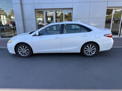 Used 2017 Toyota Camry XLE FWD image 2