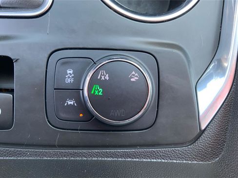 Used 2021 Chevrolet Traverse LT AWD/4WD image 36