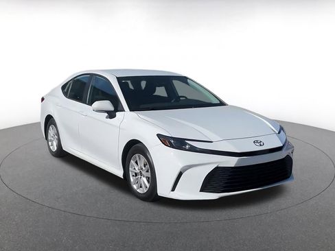 Used 2025 Toyota Camry LE image 2