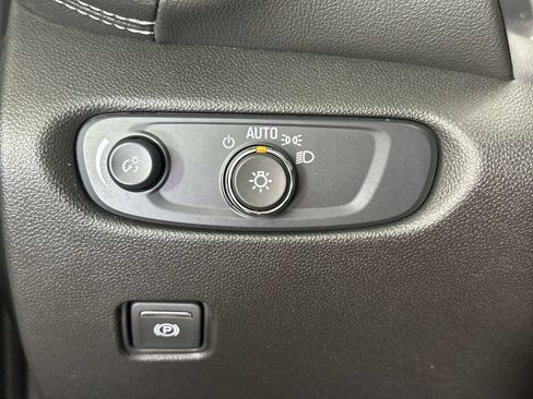 Used 2025 Chevrolet Blazer LT w/ Convenience Package FWD image 21