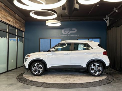 Used 2024 Hyundai Venue SEL image 6