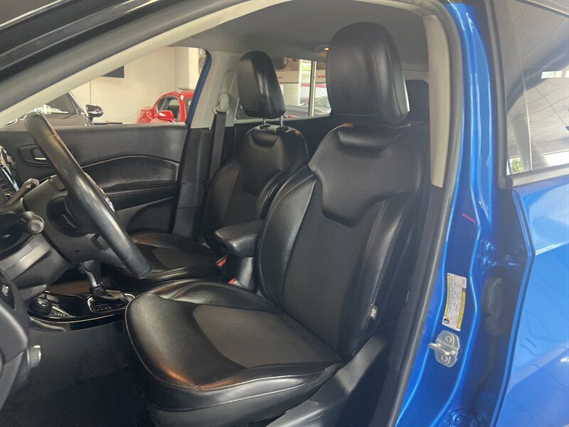 Used 2018 Jeep Compass Latitude w/ Popular Equipment Group AWD/4WD image 10