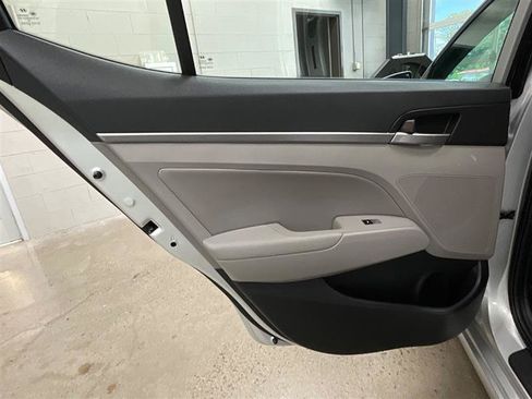 Used 2017 Hyundai Elantra Limited FWD image 19