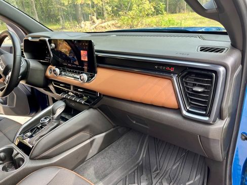 Used 2023 GMC Canyon AT4 image 16