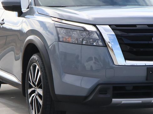 Used 2025 Nissan Pathfinder Platinum image 7