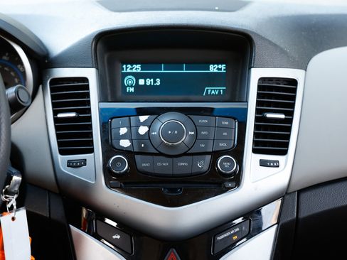 Used 2016 Chevrolet Cruze LT image 32