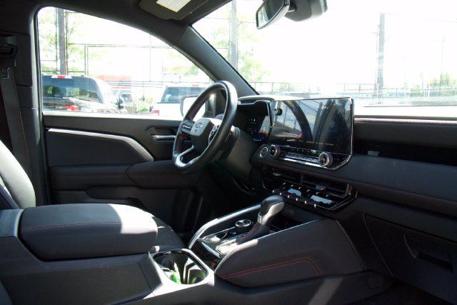 Used 2024 Chevrolet Colorado Z71 w/ Z71 Convenience Package 2 AWD/4WD image 25
