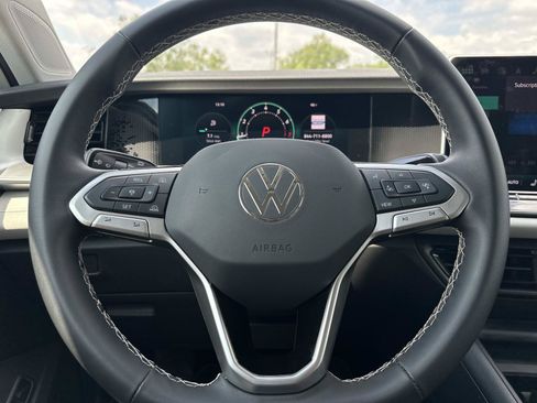 Used 2025 Volkswagen Tiguan SE AWD/4WD image 19